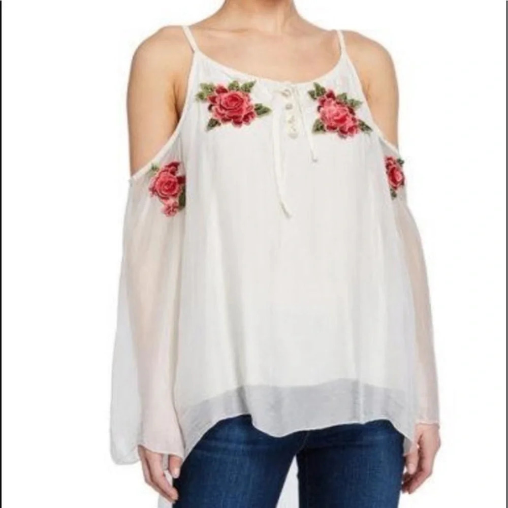 🌸Gorgeous Floral Applique Cold-Shoulder Top🌸​